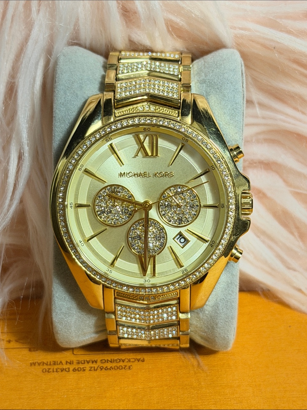 Gently used women’s Michael Kors Gold-Tone Crystal pavé Chronograph Watch💕